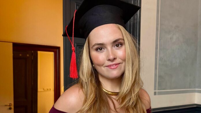 1752523312_news_image_image.gala_.de24417810t86v3w1440r1.7778amaliaabschluss.jpg.jpeg