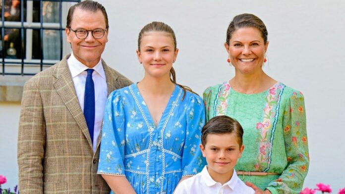 1752530479_news_image_image.gala_.de24417870t5gv3w1440r1.777814froehlicherauftrittmitfamilie11spotonarticle1105627.jpg.jpeg
