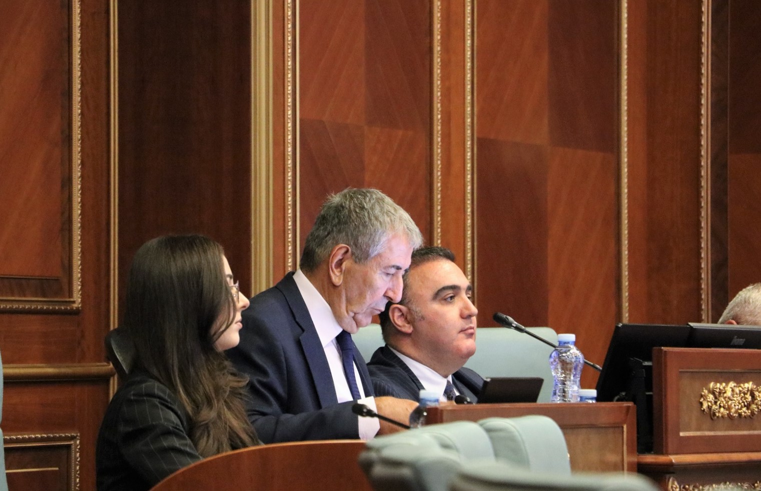 Sot vazhdon seanca konstituive, AAK thotë se nuk votojnë komision anti-kushtetues