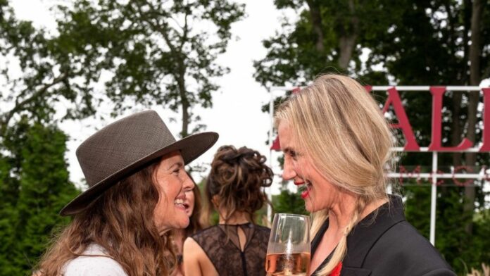 1752593868_news_image_image.gala_.de24418238t9ev3w1440r1.777815beruehmtefreundinnenfeiernneuenwein11spotonarticle1105715.jpg.jpeg