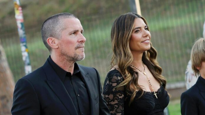 1752597443_news_image_image.gala_.de24418170t6mv7w1440r1.7778partnerlookchristianbale.jpg.jpeg