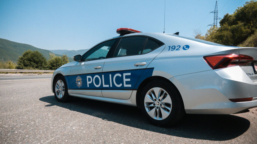 Zjarri në Lipjan, deklarohet policia: Zjarrfikësit janë në vendngjarje, po merremi me rastin