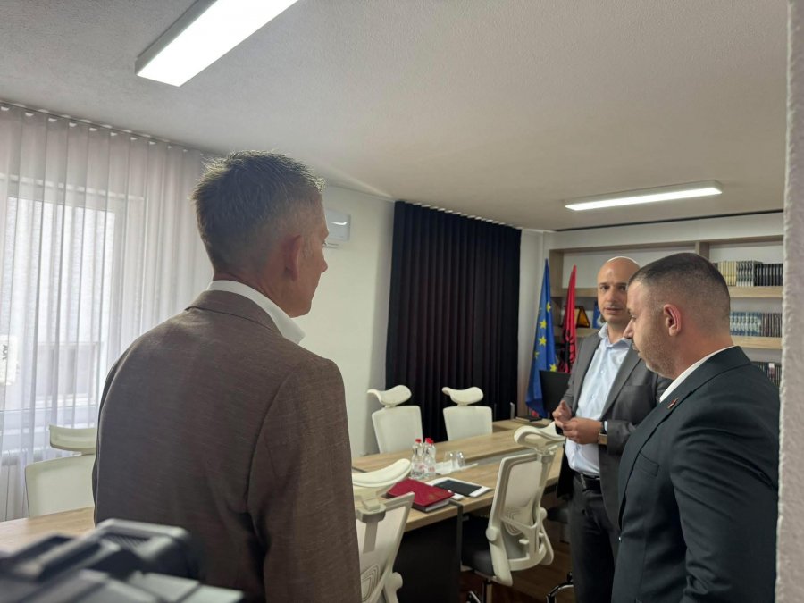 Zyrtarëve serbë u pengoi flamuri kombëtar, dështon takimi me KKSH-në Bujanoc