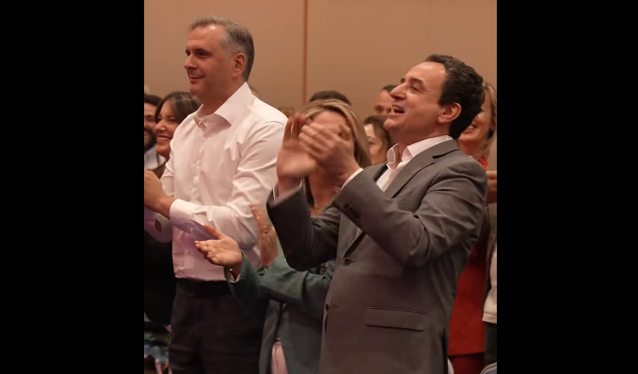 Pasi ofendoi opozitën duke iu thënë as nuk po “shtyhen as nuk po ngrehen”, Kurti shpërtheu “Hajra, Hajra”