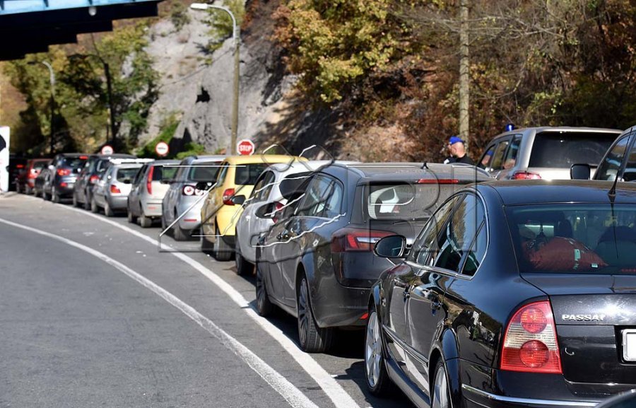 Pritjet për të hyrë në Kosovë deri në 1 orë, për të dalë 30 minuta