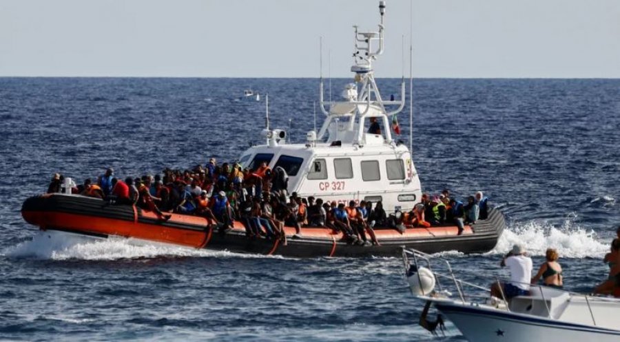 Plani i Italisë për të dërguar emigrantët në Shqipëri goditet nga gjykata e BE-së