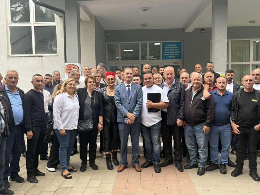 Përfundon greva e punëtorëve të sigurimit fizik në QKUK, nga sonte pritet t’i kthehen punës