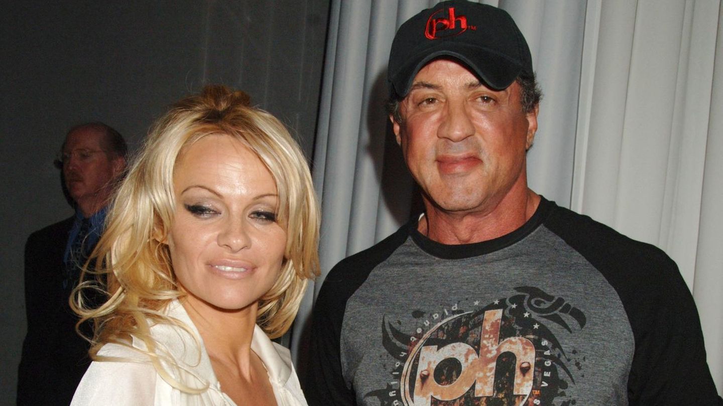 Pamela Anderson: Pamela Anderson shpalos përmes ofertës imorale të Sylvester Stallone