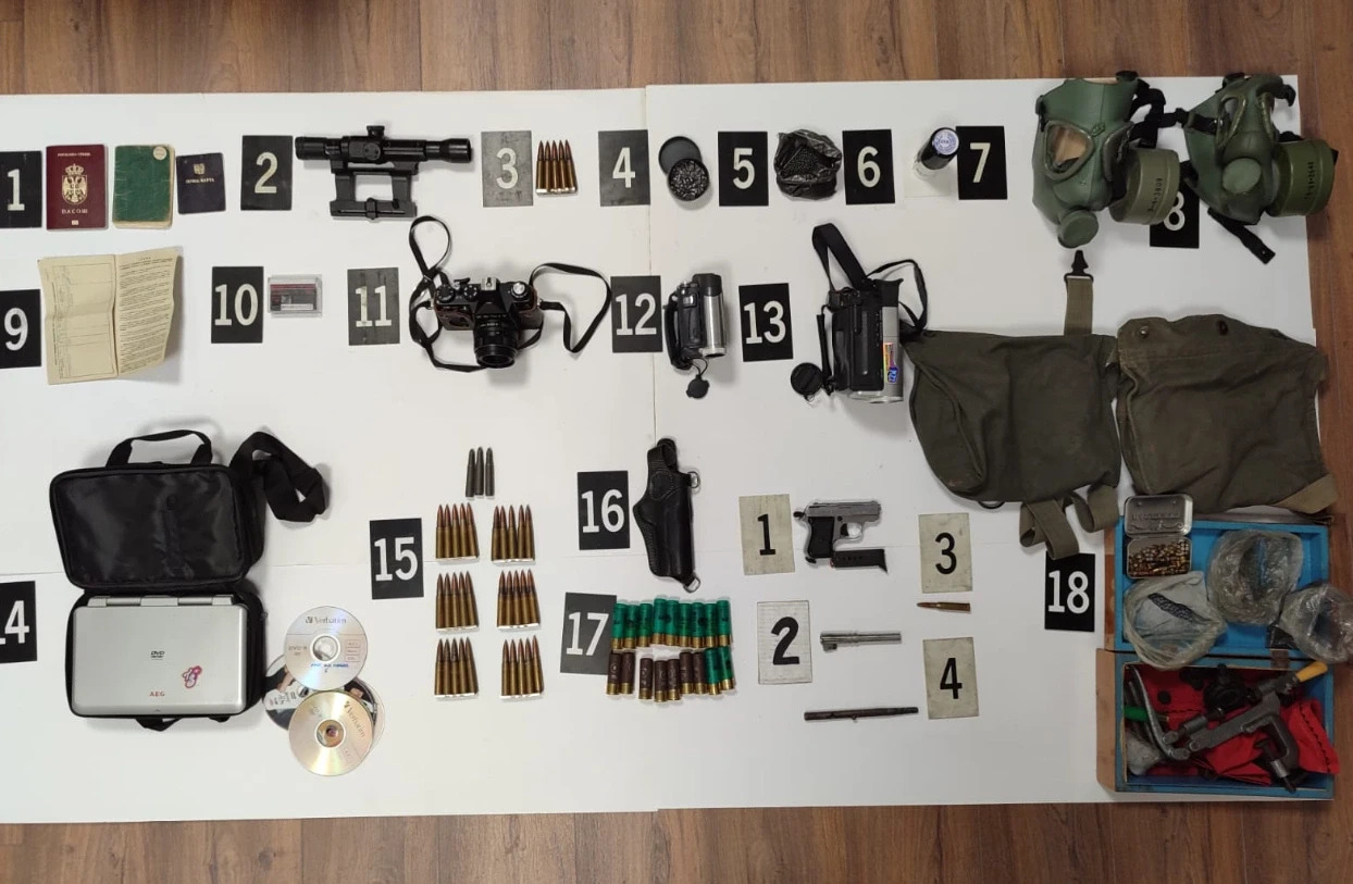 Gjenden armë, municion e pajisje të tjera në Mitrovicën e Veriut, arrestohet një 56-vjeçare