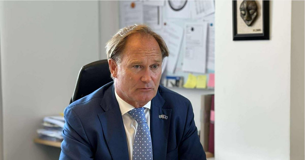 Ambasadori i Suedisë-udhëheqësve politikë: Merrni vendime, s’mund t’i drejtoni çdo pyetje Kushtetueses