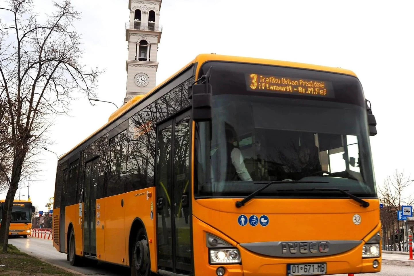 Prishtina ofron transport publik falas në mbështetje të protestës së thirrur nga OVL-UÇK