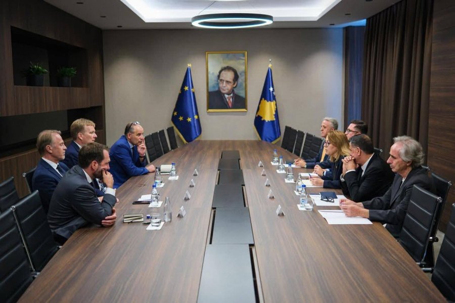 Haziri e Bajrami takojnë Sorensenin e Oravin: Masat po i dëmtojnë qytetarët, ngërçi u krijua nga LVV-ja