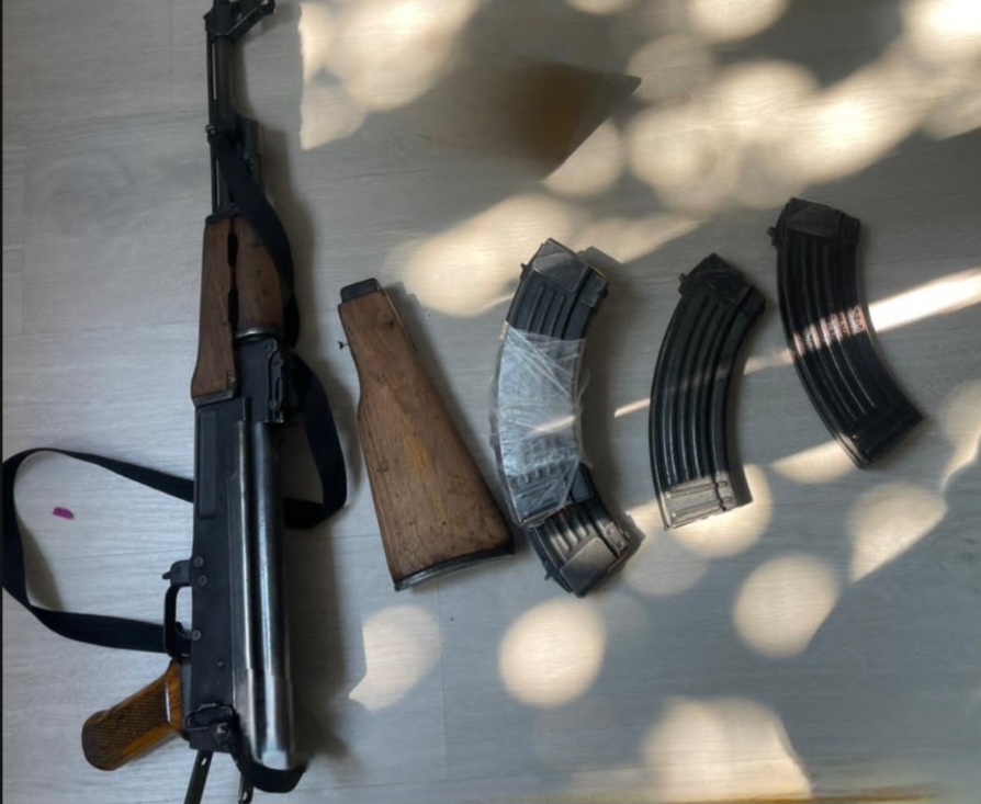 Dërgohet në mbajtje një person për armëmbajtje pa leje në Prishtinë