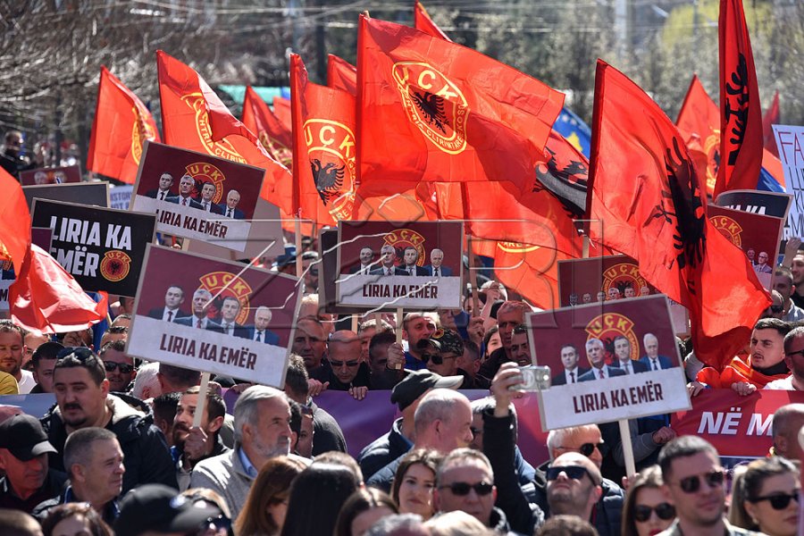 Djali i Jakup Krasniqit para protestës: S’mund të gjykohet lufta e UÇK-së, ndërsa kriminelët serbë të jenë të lirë