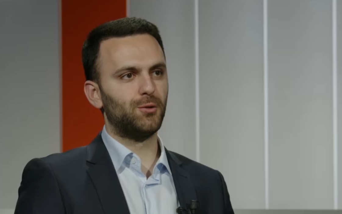 Altin Krasniqi i përgjigjet Manxhukës së VV’së: Logjika ‘është 10 vjet vonë’ e ka mbajtur Kosovën mbi 100 vjet nën okupim serb