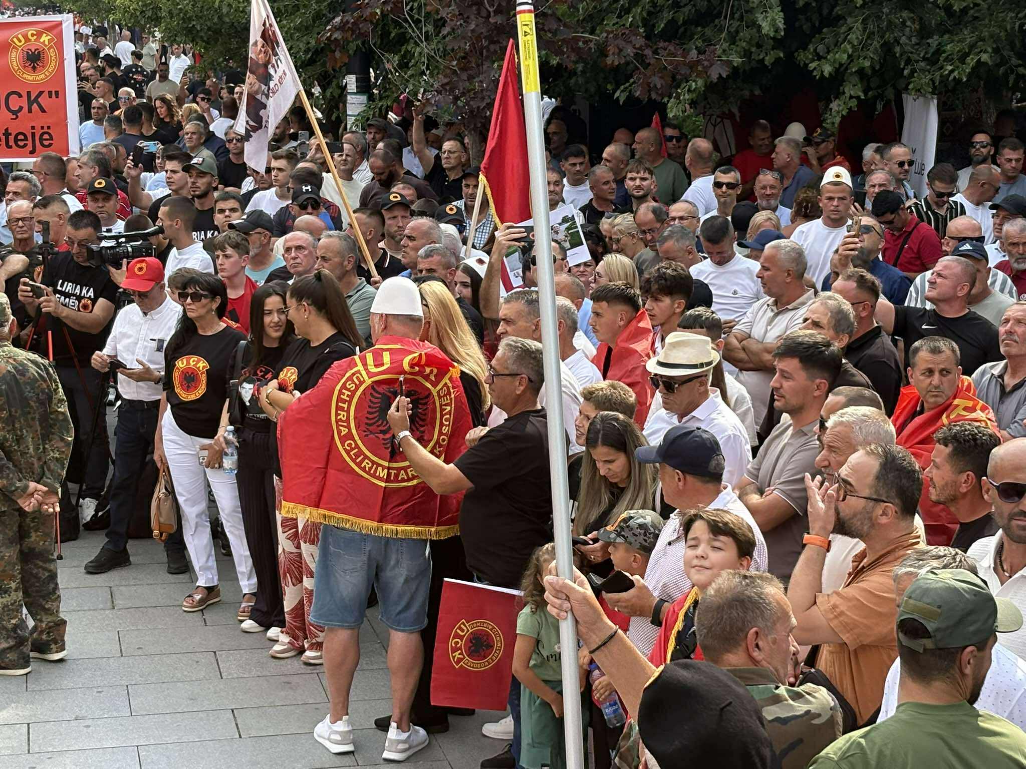 Qytetarët të ashpër me Specialen: Është raciste – çlirimtarët po mbahen në Hagë me dirigjime nga Serbia
