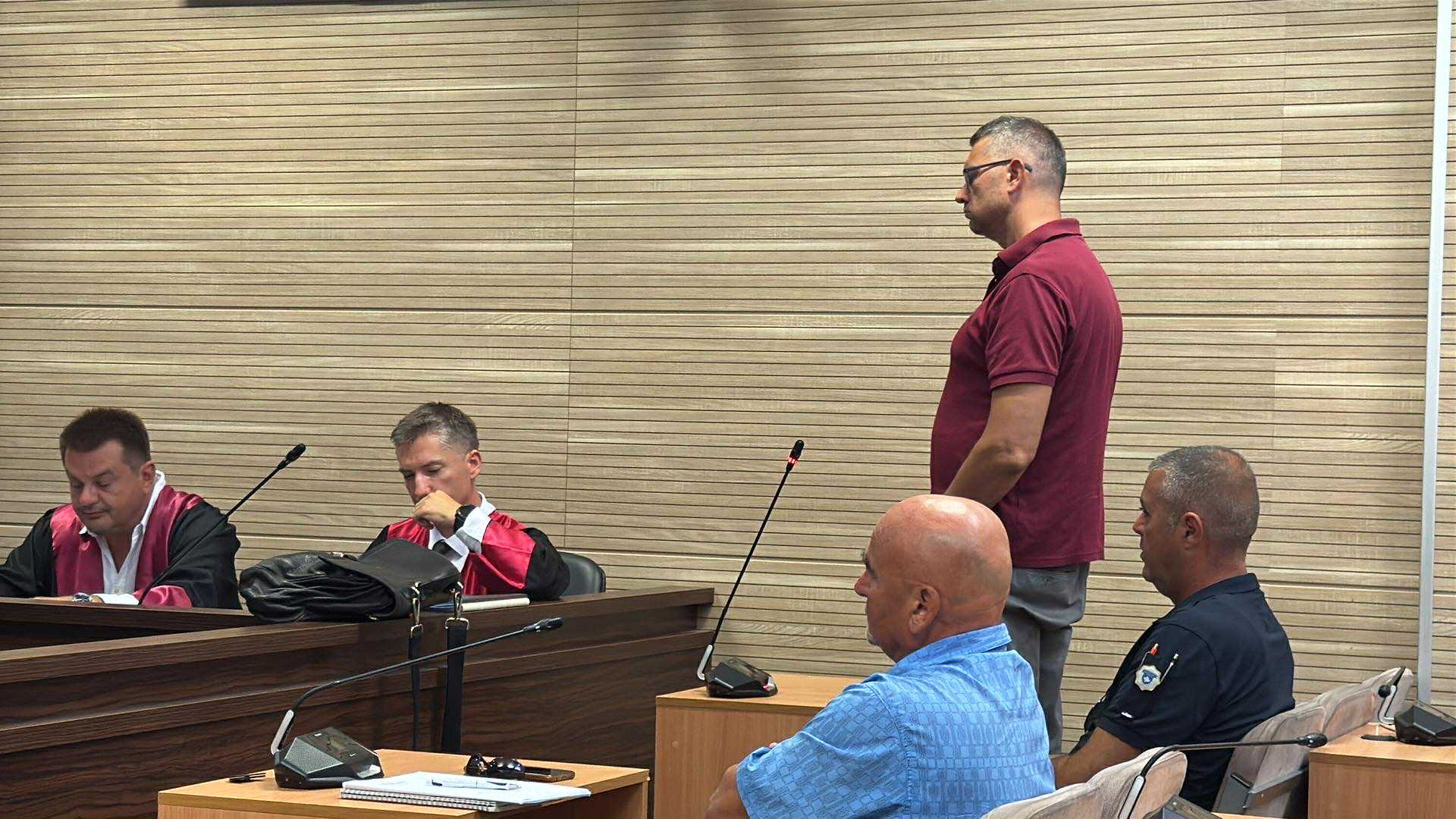 Popoviq ka pranuar të dënohet me 6 muaj burgim, masa mund t’i zëvendësohet me 3 mijë euro gjobë