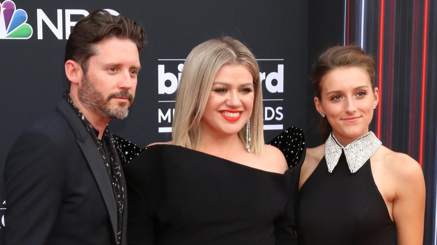 Kelly Clarkson: Vajza Savannah njoftoi shtatzëninë pak para vdekjes së tij