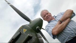 Figura e aviacionit zviceran, Fernand Carll vdiq në moshën 88 vjeç