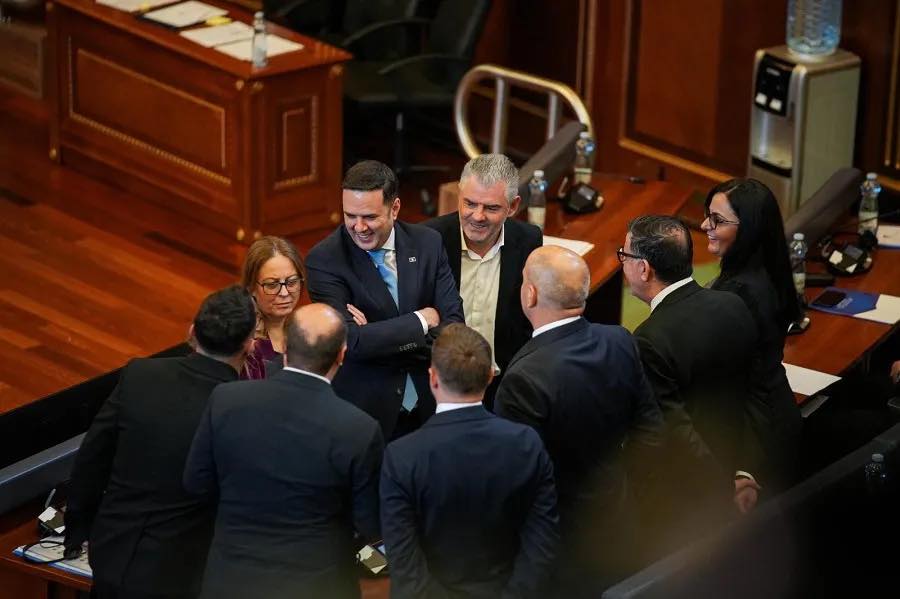 Abdixhiku pas vendimit të Gjykatës: Fitore e demokracisë, partia e parë uzurpoi foltoren, imponoi rendin e ditës