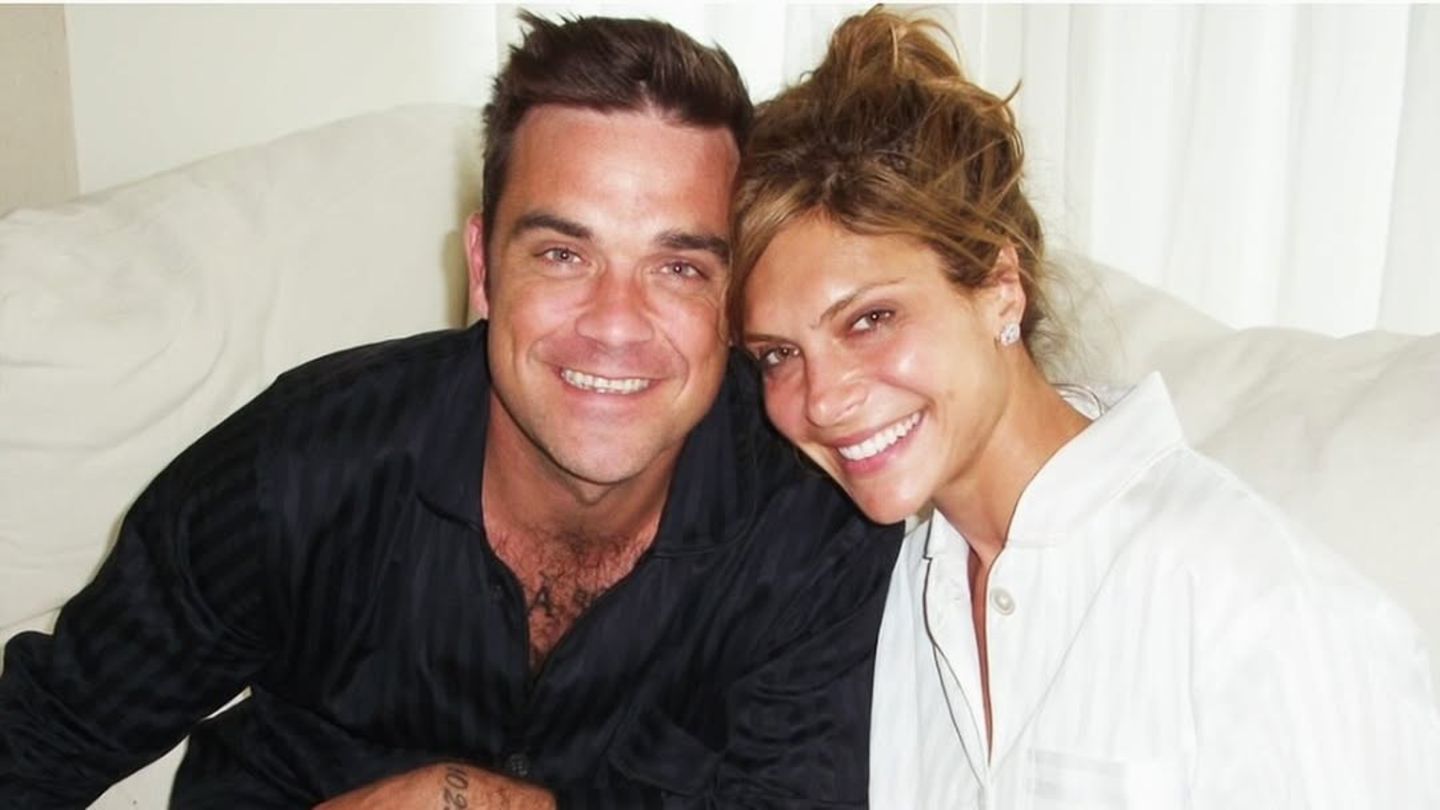 Pairsiftet e yjeve: Ayda Field kënaqet në kujtime me Robbie -n e saj