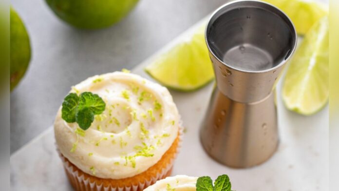 1754681909_news_image_image.gala_.de24432498tWCv3w1440r1.777808mojitocupcakesmitfrischemfrosting11spotonarticle1107826.jpg.jpeg