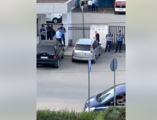AGSH alarmohet: Bllokimi i zyrave të News24, Panorama dhe Gazeta Shqiptare është sulm ndaj lirisë së medias