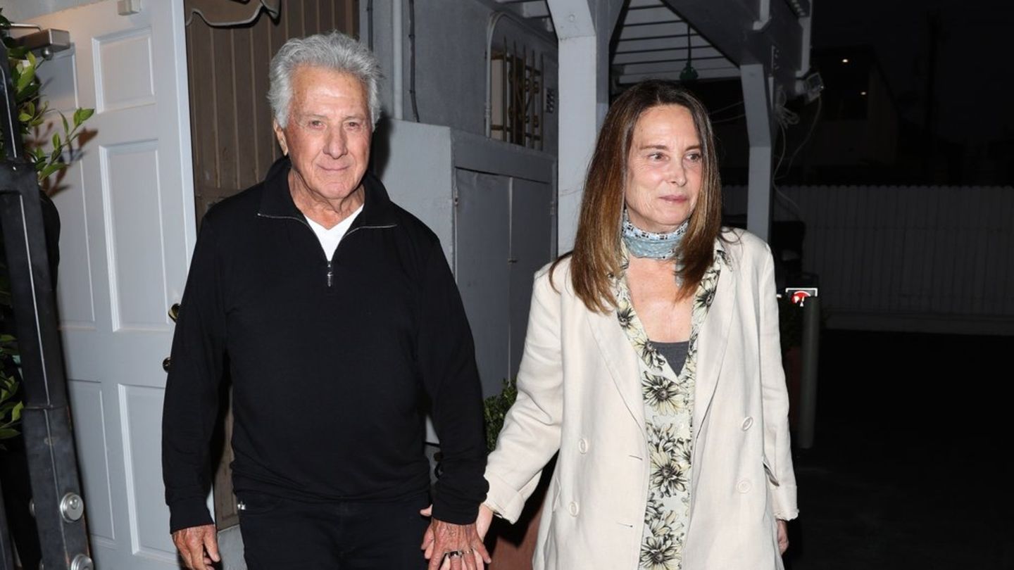 Dustin Hoffman: Ai shijon ditëlindjen e 88 -të me gruan e tij