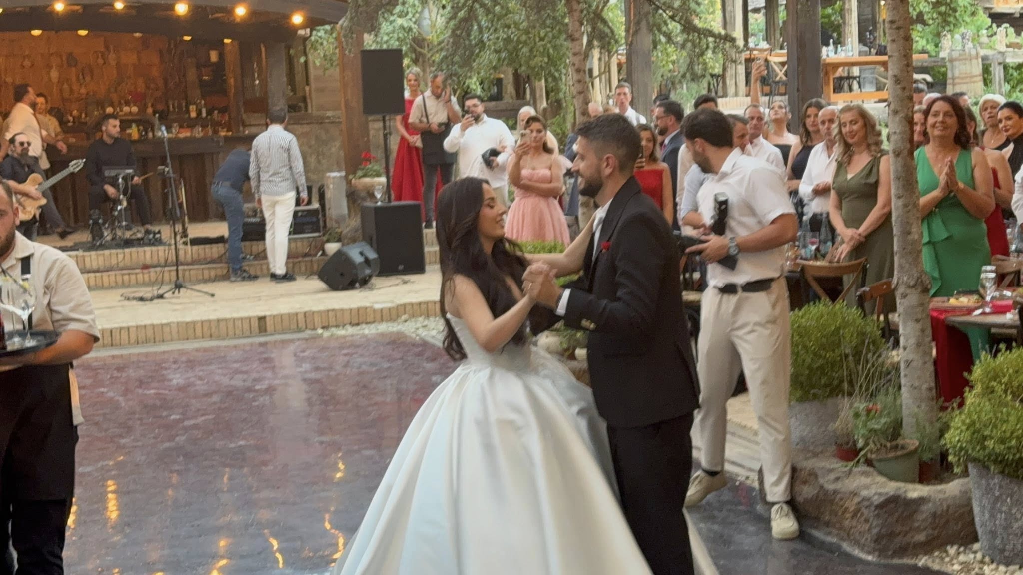 “Dasma më e mirë ndonjëherë”, Deputetja Sala Gashi është martuar me djalin e gazetarit të ndjerë Sylejman Gashit