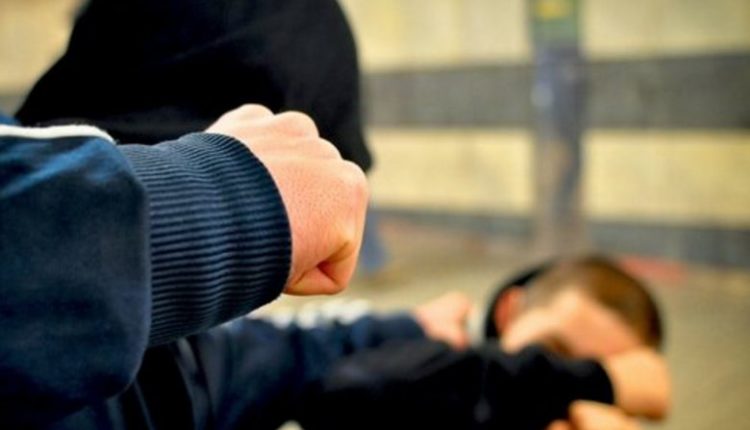 Rrihen shtatë persona në Kllokot, të përfshirë edhe dy policë jashtë detyrës