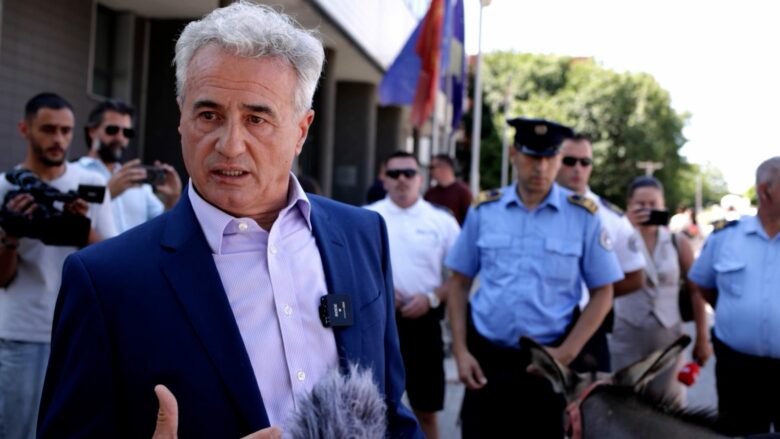 Avokati Koci bën thirrje për kujdes gjatë kalimit nëpër Serbi: Një çifti kosovar sot iu mbajt ari i nuses, nuk e kishte deklaruar në kufi