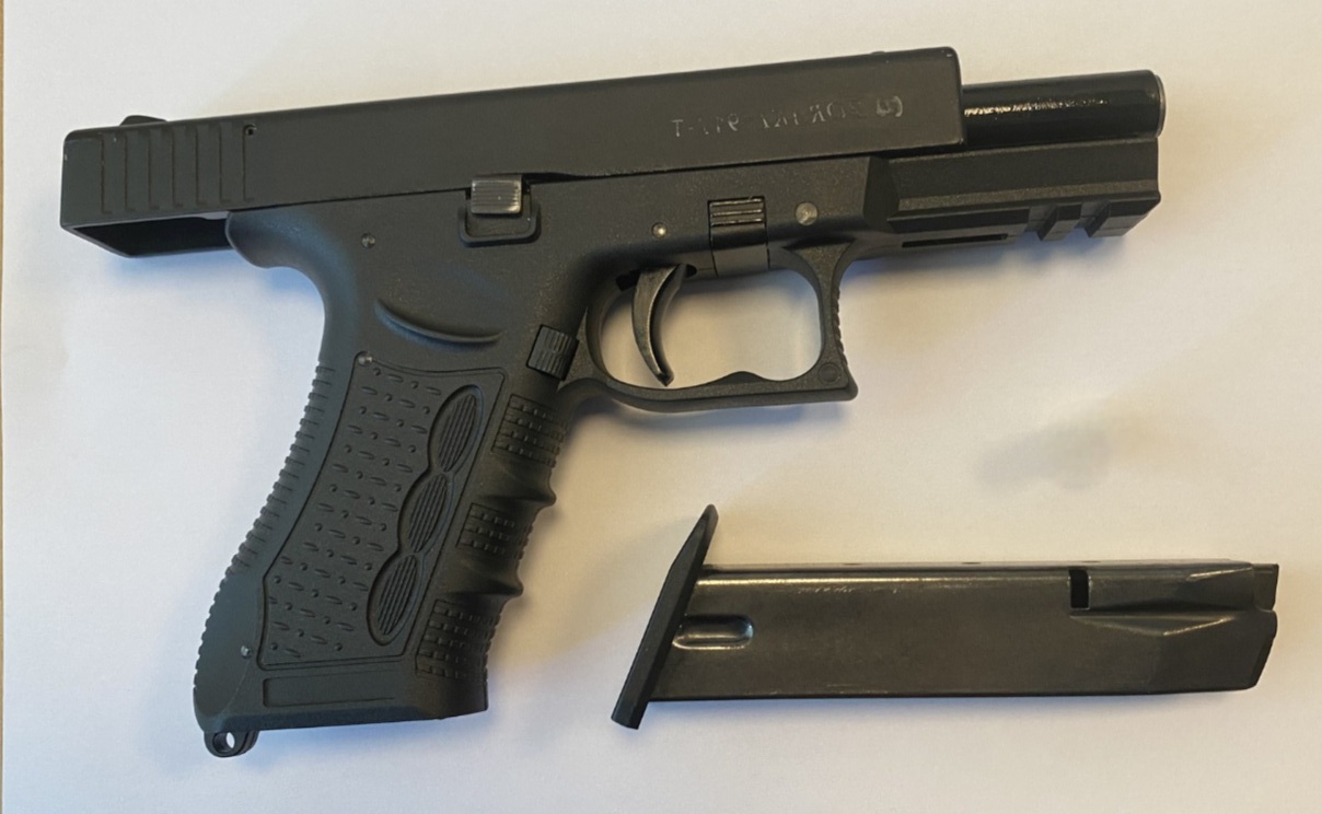 Shtiu me armë në një aheng familjar, të dyshuarit në Shtime i sekuestrohet arma