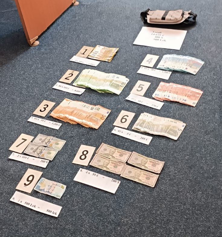 Qytetari në Gjakovë e dorëzon në polici çantën me 15 mijë euro që e gjeti në rrugë