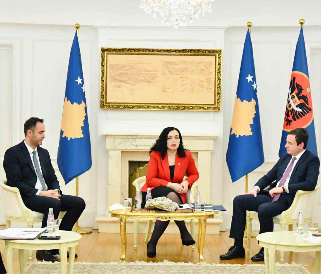 Skandaloze: Presidentja e ftoi Radomir Llabanin për të festuar 17 vjetorin e pavarësisë duke e ditur që ishte rrezik për sigurinë kombëtare