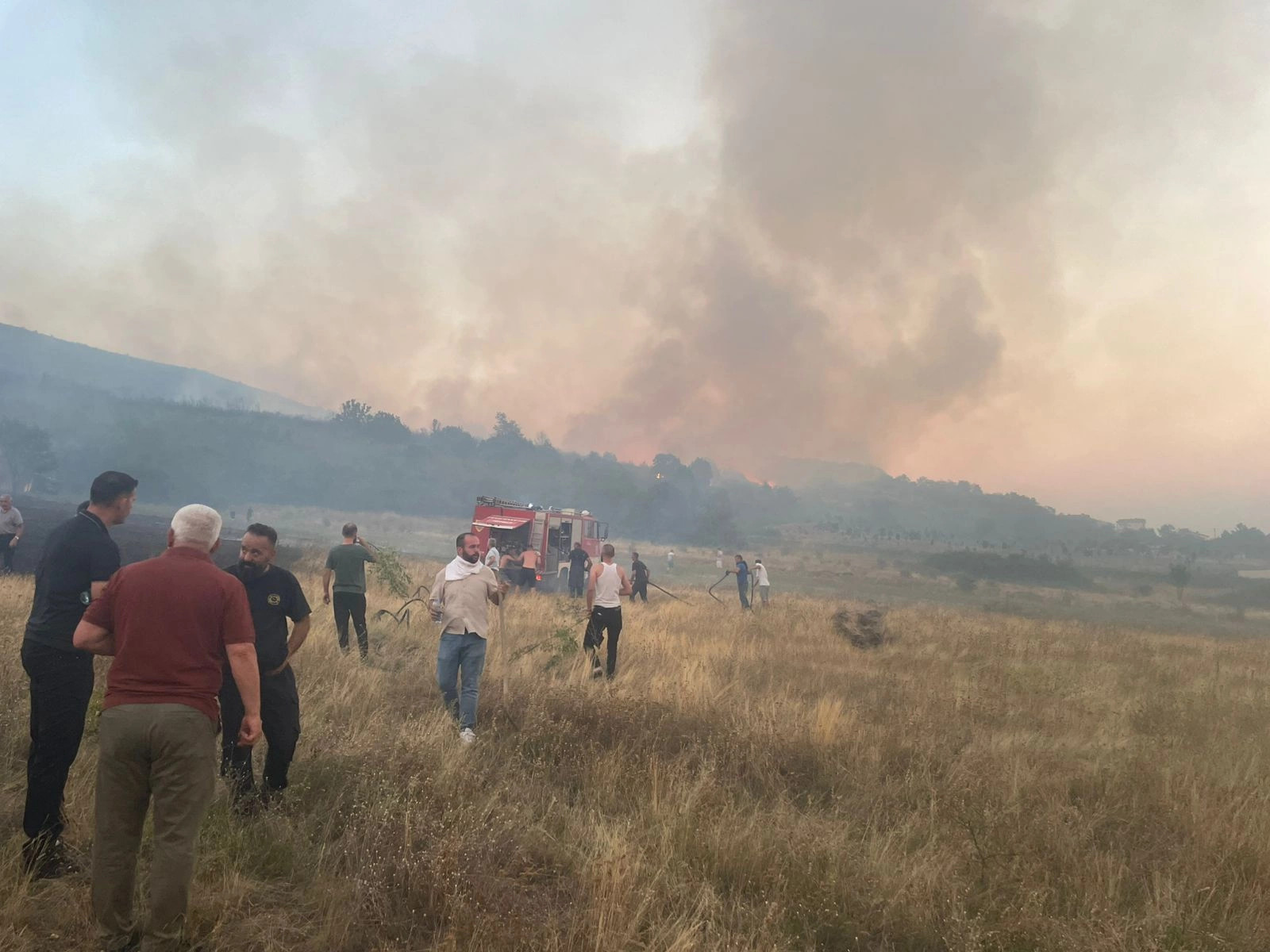 19 vatra zjarri aktive në Kosovë, në tri komuna situatë më e rëndë