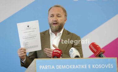 “Gënjeu publikisht dhe me vetëdije”, Kryeziu i reagon Tahirit lidhur me deklaratat mbi fotografinë me Mefail Shkodrën