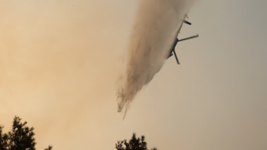 Zjarret në Shqipëri, Vengu: Po operojmë pa ndalur, tre helikopterë në Gramsh dhe dy të tjerë në Delvinë