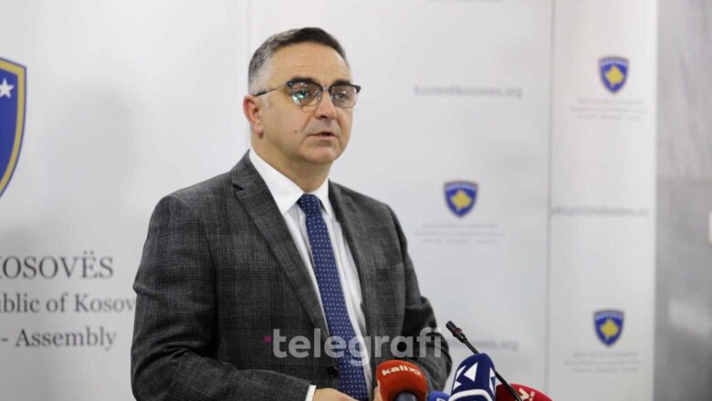 “Flamuri s’fik zjarrin!”, Tahiri kritikon qeverinë për mungesë reagimi ndaj zjarreve në Shqipëri