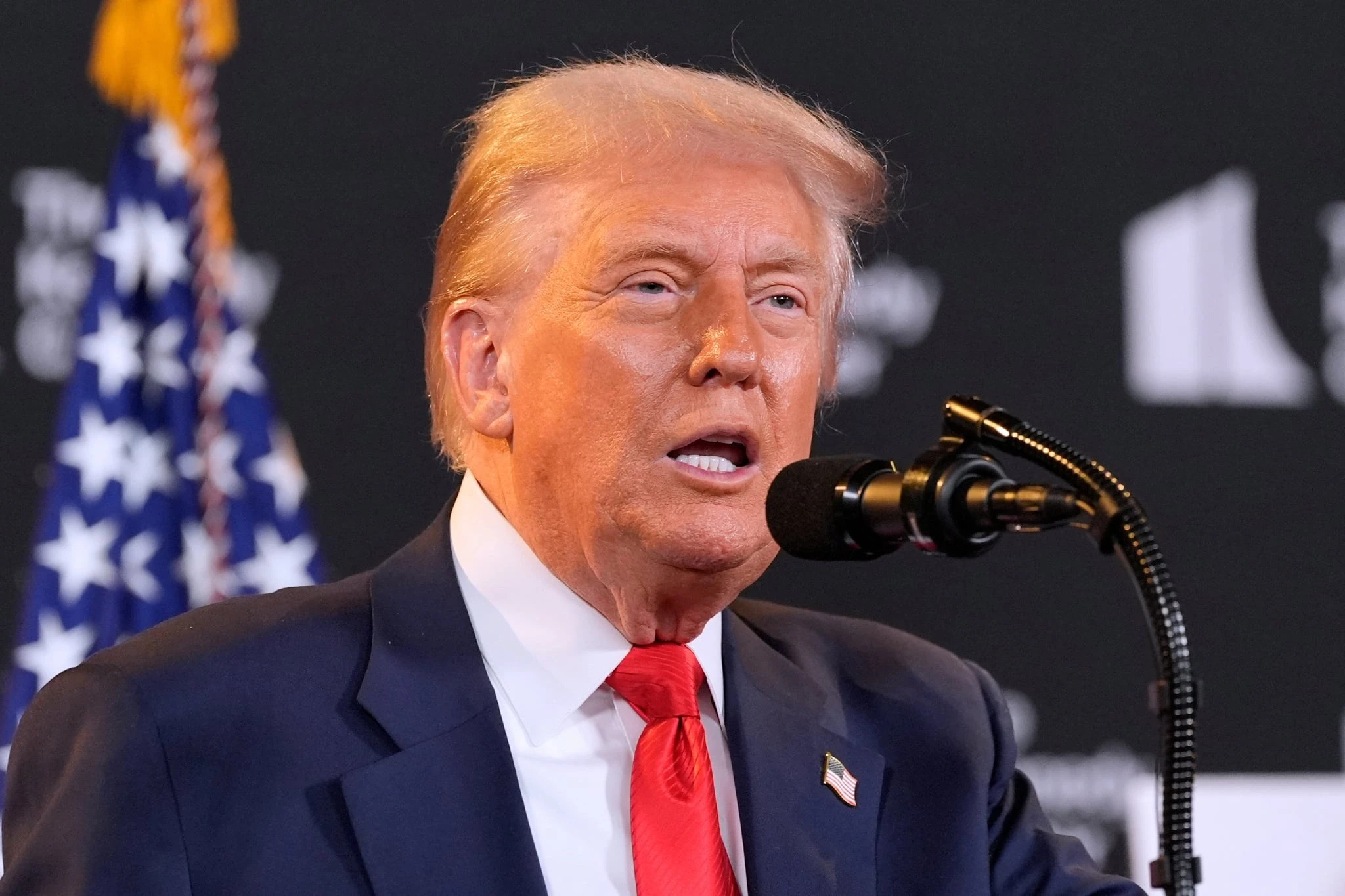 Trumpi kërcënon Putinin para takimit të së premtes