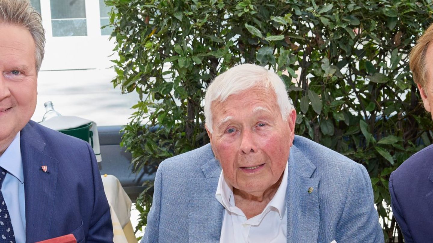 Peter Weck feston ditëlindjen e tij të 95 -të: Medalja e Take dhe Town Hall për Jubileun