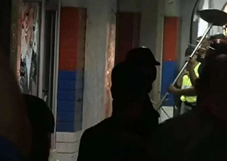 Protesta në të gjithë Serbinë, në Novi Sad thyhen zyrat e partisë së Vuçiqit