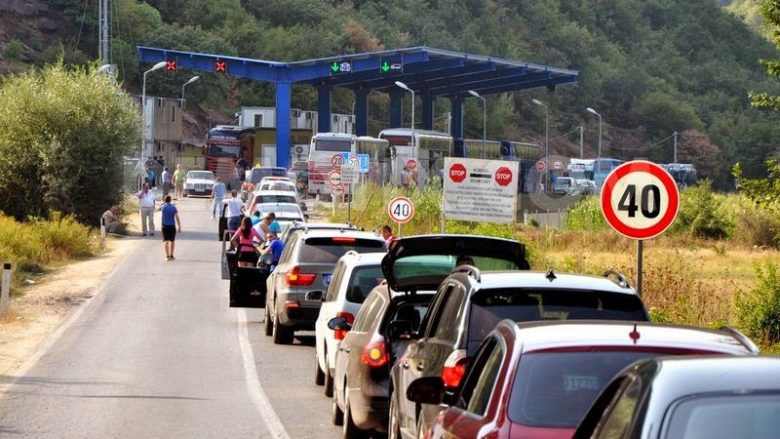 Deri 1 orë e gjysmë pritje në pikat kufitare për dalje nga Kosova, përditësohen të dhënat e fundit