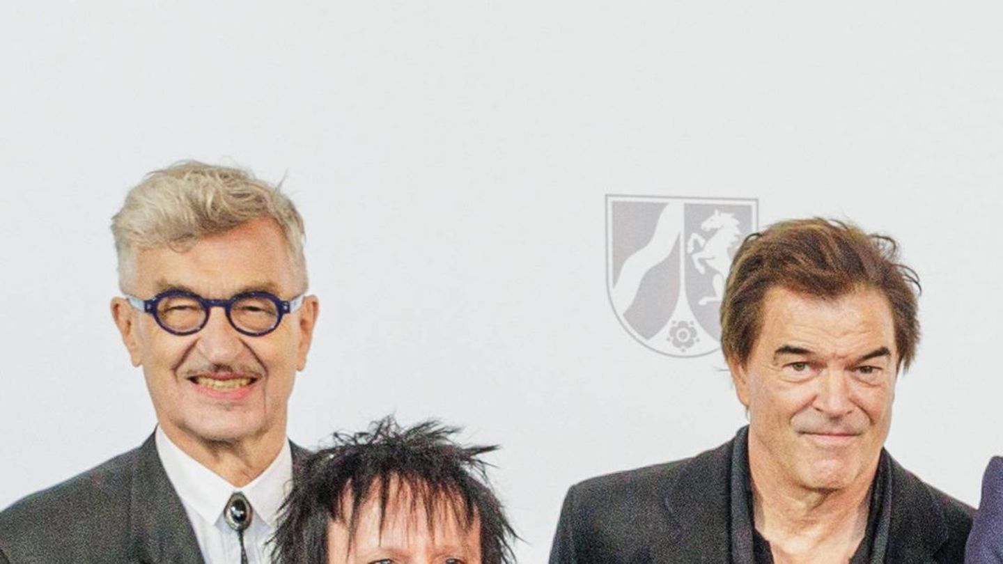 Wim Wenders feston ditëlindjen e 80 -të: Prekja e Postës nga Pantallonat e Vdekura