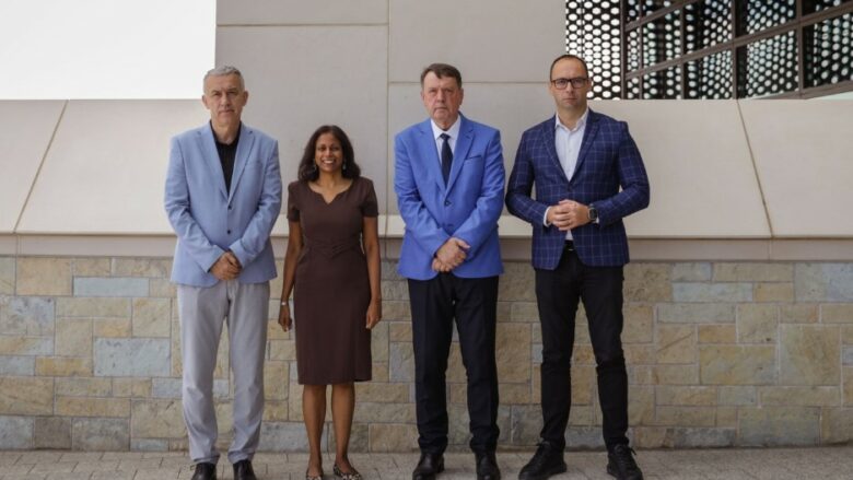 Prattipati pret në takim përfaqësues të Listës Serbe, thekson rëndësinë e pjesëmarrjes në institucionet e Kosovës