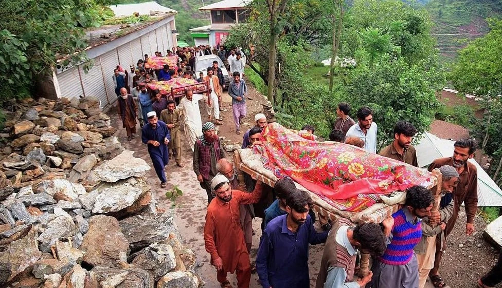 Mbi 300 të vdekur nga përmbytjet në Pakistan dhe Kashmirin e administruar nga Pakistani