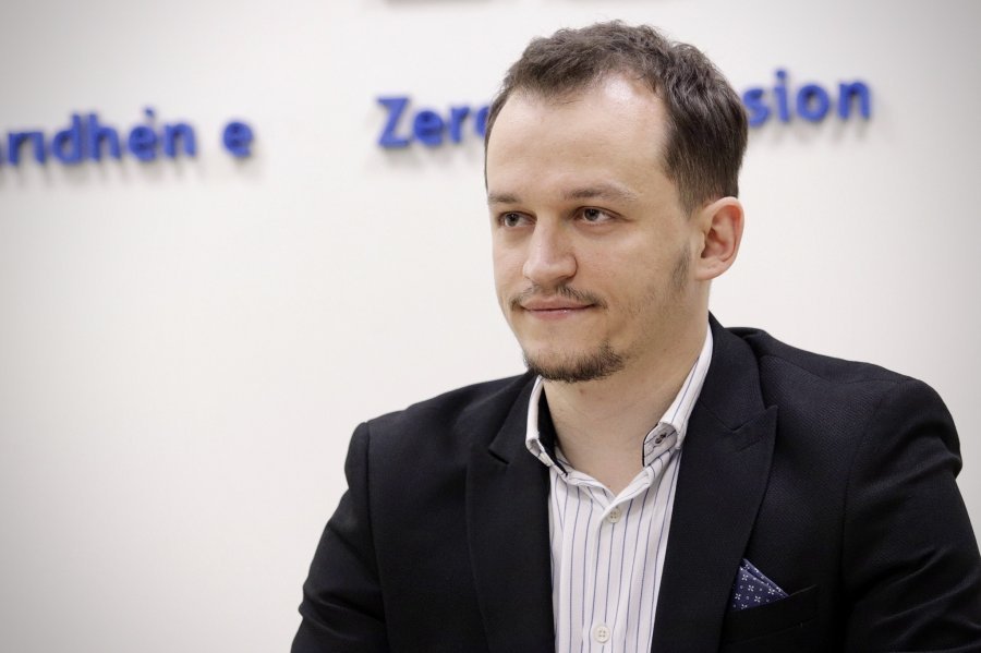 KQZ-ja nuk certifikoi dy subjekte, Cakolli: Praktikë aq sa kundërligjore, e pakuptimtë dhe e çuditshme