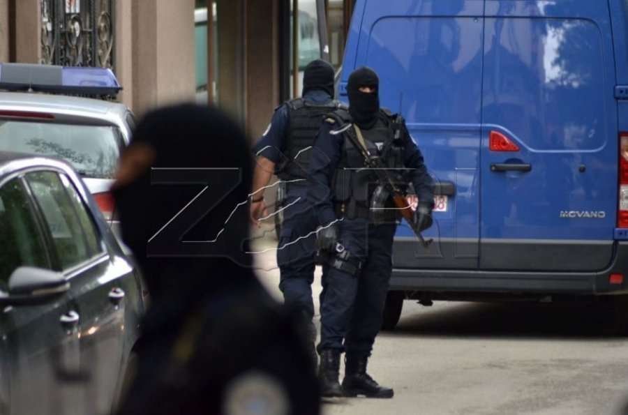 Aksion kundër bixhozit në Isniq të Deçanit, arrestohen 13 persona dhe sekuestrohen 17 mijë euro