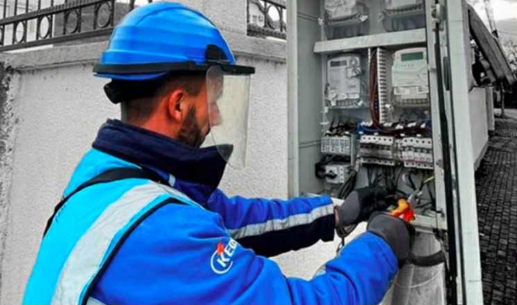 Në kohë “rekord” shkyçen 90 përqind e bizneseve që nuk kanë dalë në treg të lirë, këputja e rrymës vazhdon nesër – sot pushim
