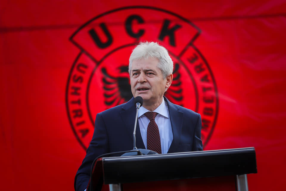 Ali Ahmeti prezanton emrin dhe logon e koalicionit me Selën, Taravarin dhe tjerët
