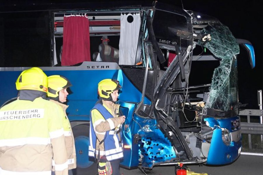 Nisin hetimet për aksidentin mes autobusit nga Kosova dhe kamionit në Gjermani